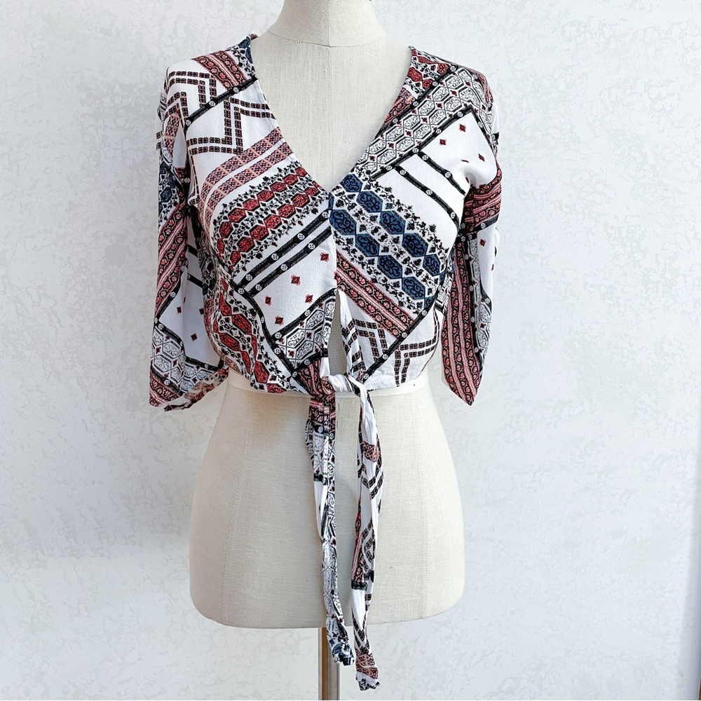 BCBGeneration Tie Front Cropped Top XS